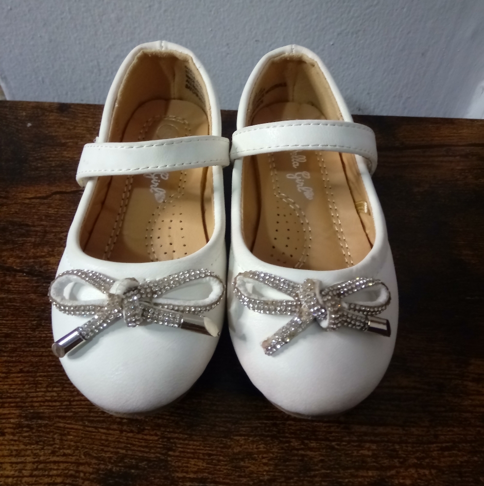 Bella Girls, Girl Bow, Dress Shoes, Strap Closure, Size 6, Color White Silver